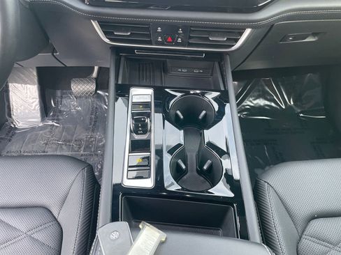 Used 2025 Volkswagen Atlas Cross Sport SE image 43