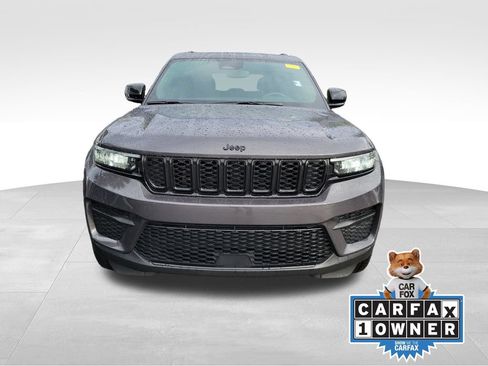 Used 2023 Jeep Grand Cherokee Altitude AWD/4WD image 7