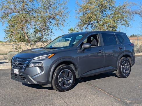 Certified 2025 Nissan Rogue SV image 2