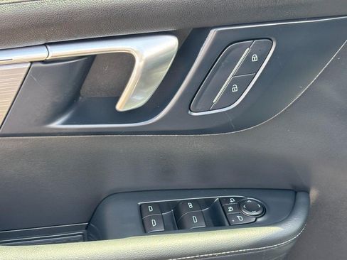 Certified 2025 Buick Enclave Preferred FWD image 17