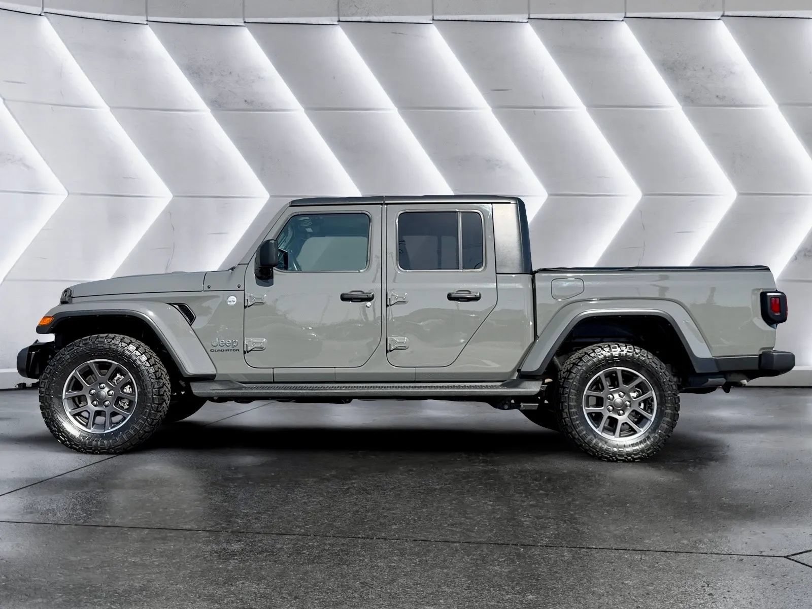 Used 2020 Jeep Gladiator Overland AWD/4WD image 5