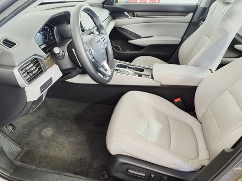 Used 2018 Honda Accord Touring image 14