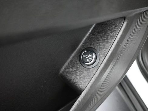 Used 2021 Chevrolet Traverse LT FWD image 13