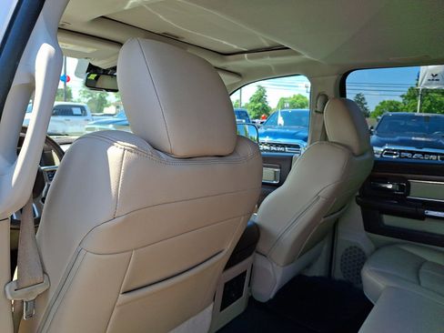 Used 2018 RAM 1500 Laramie w/ Convenience Group AWD/4WD image 21