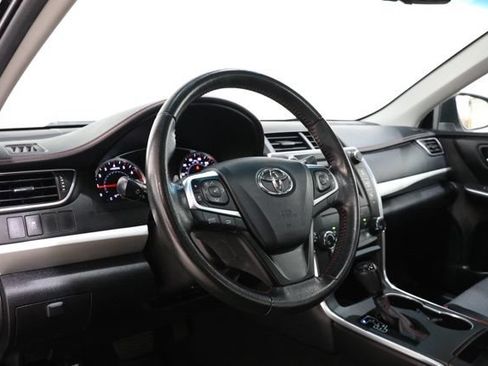 Used 2016 Toyota Camry SE w/ Moonroof Package FWD image 13