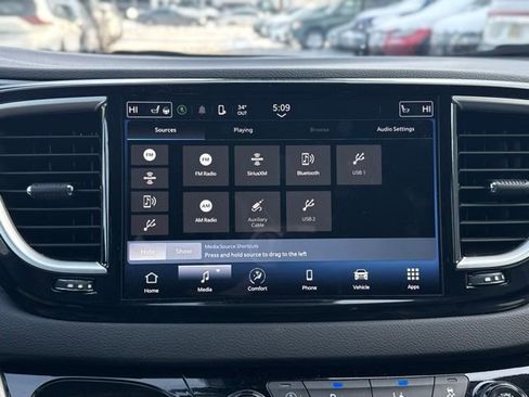 Used 2024 Chrysler Pacifica Touring-L image 36