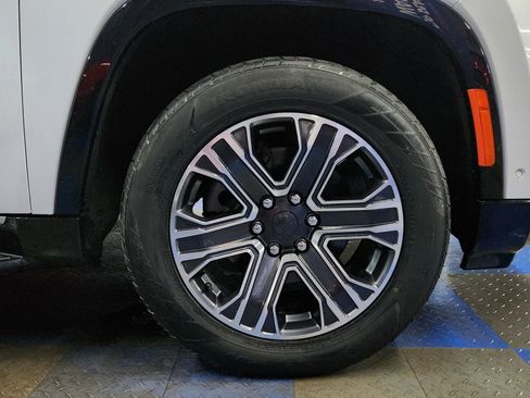 Used 2023 Jeep Wagoneer L Series II image 90