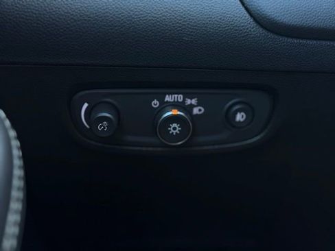 Used 2023 Buick Encore GX Essence w/ Experience Buick Package image 28