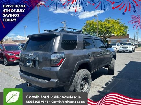Used 2017 Toyota 4Runner SR5 AWD/4WD image 5