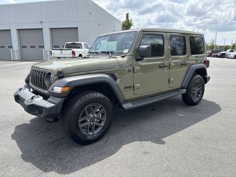 Used 2026 Jeep Wrangler Unlimited Sport AWD/4WD image 5