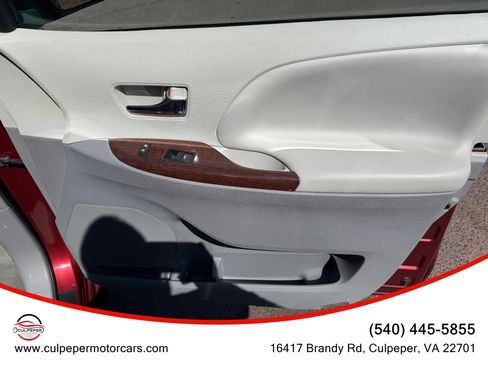 Used 2013 Toyota Sienna XLE image 16