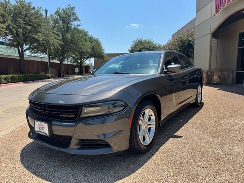 Used 2020 Dodge Charger SXT RWD image 5