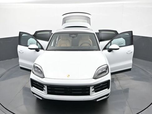 Certified 2026 Porsche Cayenne Coupe AWD/4WD image 31