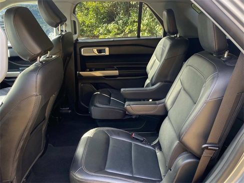 Used 2023 Ford Explorer Limited w/ Equipment Group 301A image 9
