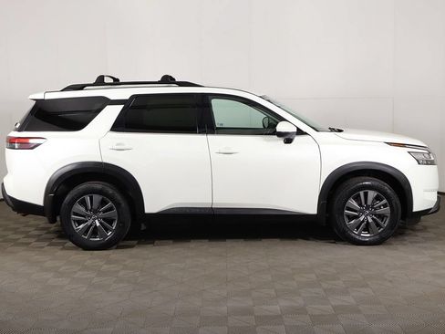 Used 2022 Nissan Pathfinder SV AWD/4WD image 18