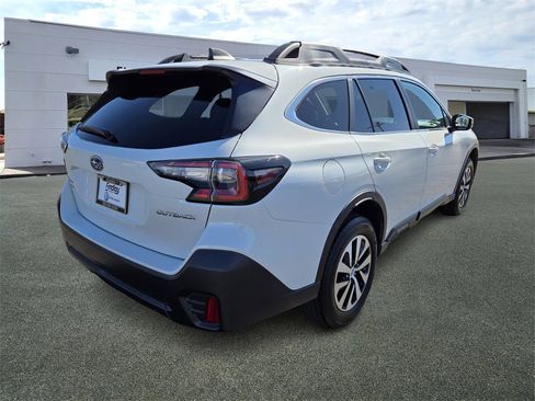 Used 2021 Subaru Outback Premium image 3