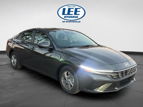 New 2026 Hyundai Elantra SE image 1