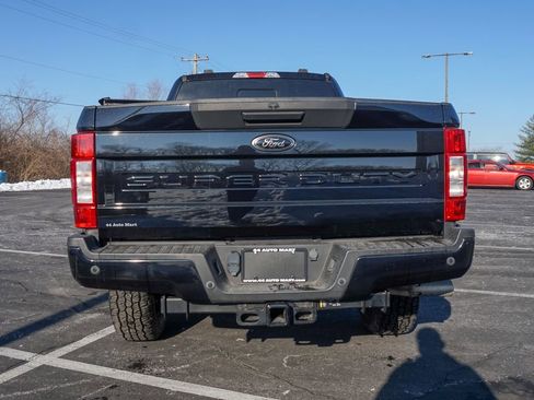 Used 2022 Ford F250 XLT w/ Black Appearance Package image 4