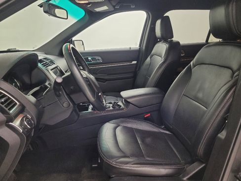 Used 2018 Ford Explorer Limited image 17