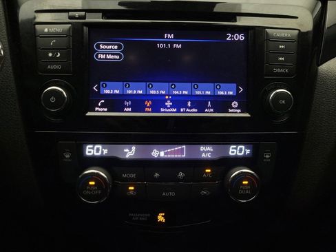 Used 2020 Nissan Rogue Sport SV image 25