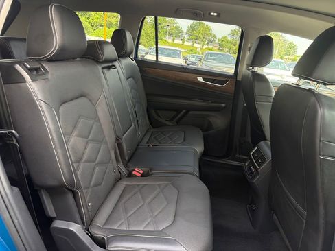 Used 2025 Volkswagen Atlas SE w/ Panoramic Sunroof Package FWD image 52