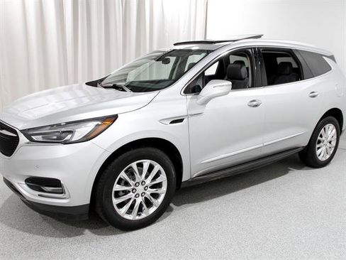 Used 2021 Buick Enclave Premium w/ Sun and Sites Package image 3