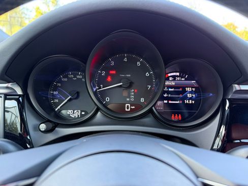 Certified 2024 Porsche Macan AWD/4WD image 15