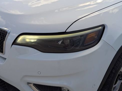 Used 2019 Jeep Cherokee Limited w/ Technology Group FWD image 16