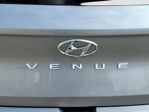 Used 2024 Hyundai Venue SEL image 5