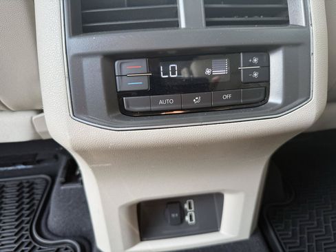 Used 2019 Volkswagen Atlas SE w/ Panoramic Sunroof Package AWD/4WD image 14