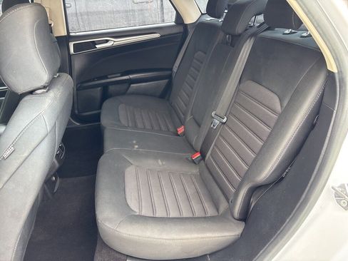 Used 2020 Ford Fusion SE image 9