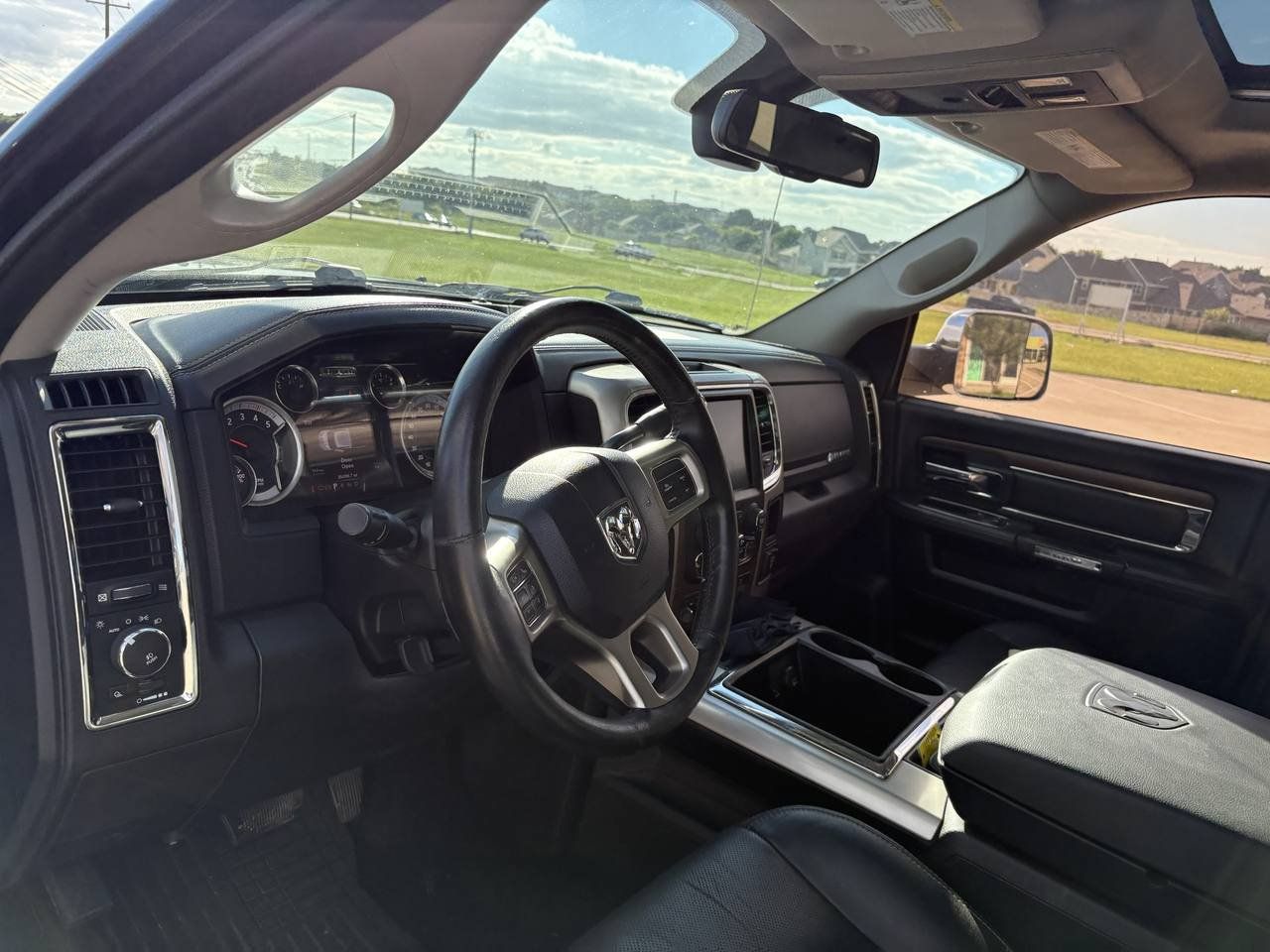 Used 2015 RAM 2500 Laramie AWD/4WD image 16