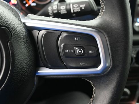 Used 2023 Jeep Wrangler Sahara image 13