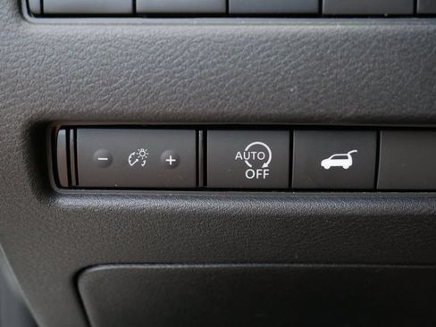 Used 2023 Nissan Rogue SL AWD/4WD image 15