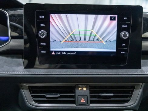 New 2026 Volkswagen Taos SE image 24