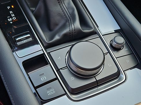 New 2026 MAZDA MAZDA3 Hatchback w/Premium Plus Pkg image 19