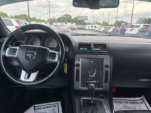 Used 2014 Dodge Challenger SXT RWD image 15