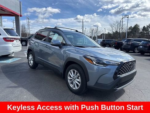 Used 2023 Toyota Corolla Cross LE w/ Moonroof Package FWD image 10