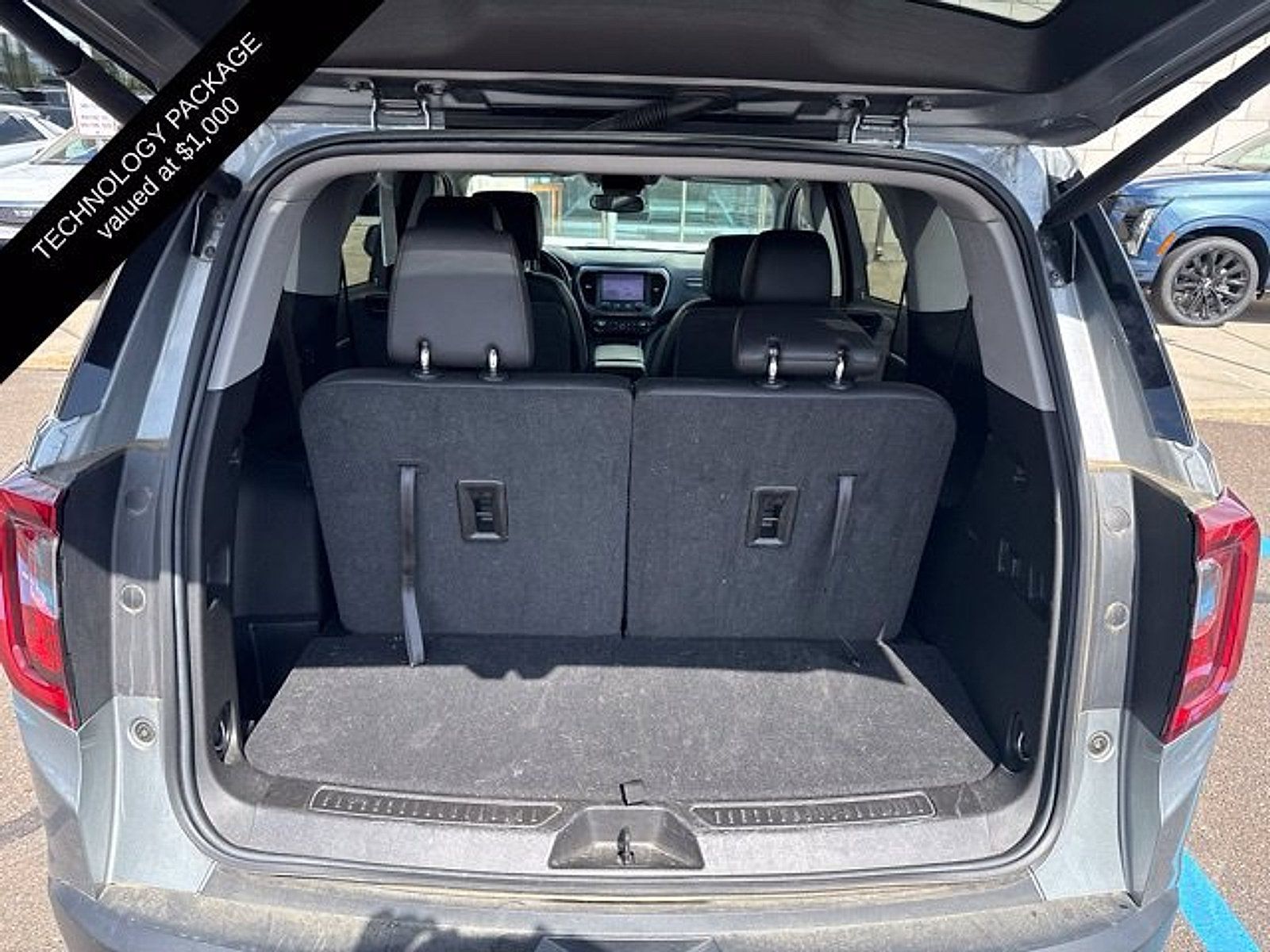 Used 2023 GMC Acadia AT4 w/ Technology Package AWD/4WD image 6