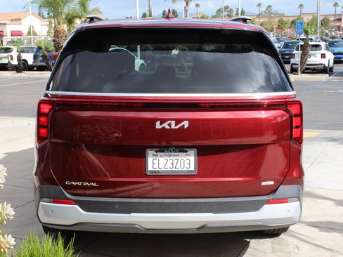 Certified 2026 Kia Carnival EX image 8