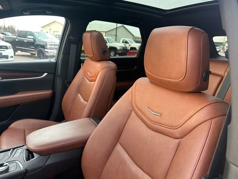Used 2024 Cadillac XT5 Premium Luxury image 3