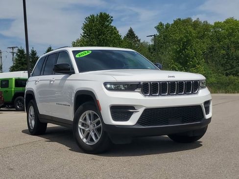 Used 2024 Jeep Grand Cherokee Laredo X AWD/4WD image 35