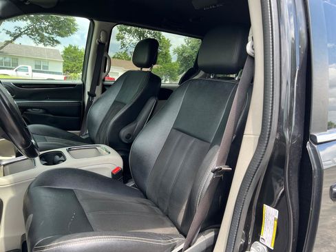Used 2019 Dodge Grand Caravan SXT FWD image 19