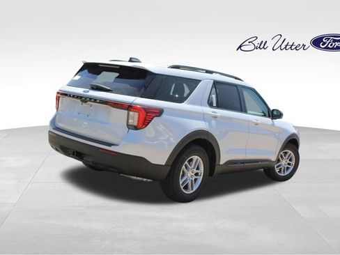 New 2026 Ford Explorer Active RWD image 3
