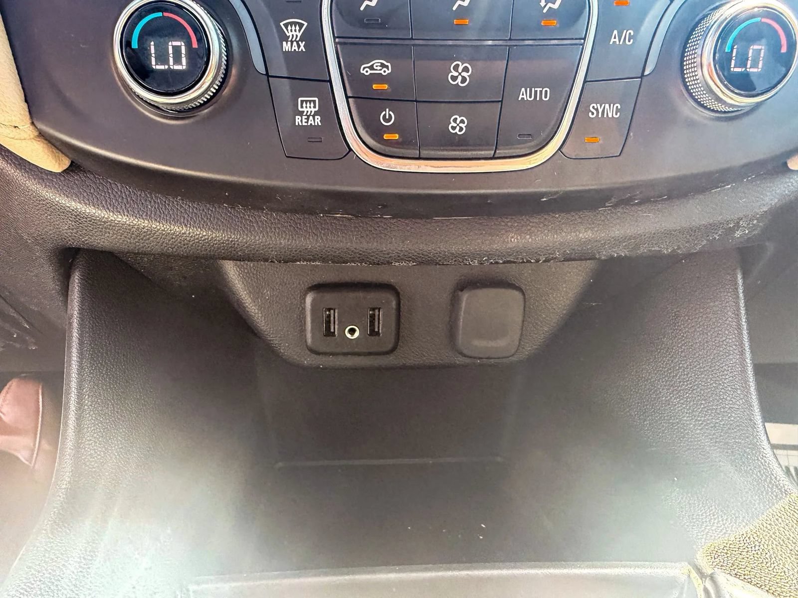 Used 2022 Chevrolet Traverse LS FWD image 30