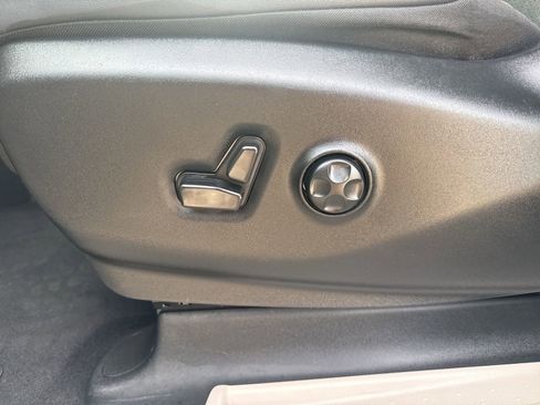 Used 2024 Chrysler Pacifica Limited FWD image 21