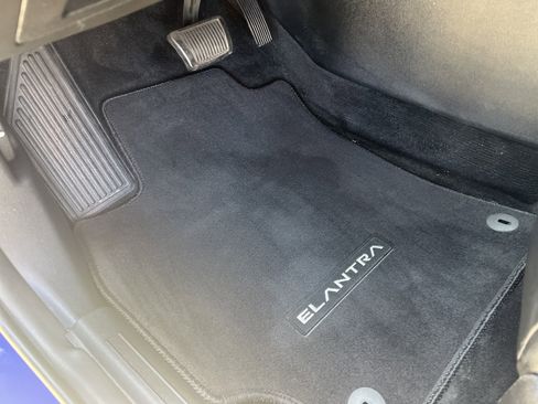 Used 2022 Hyundai Elantra Limited image 15