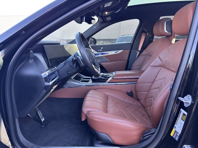 Used 2025 BMW i7 eDrive50 w/ M Sport Package RWD image 35