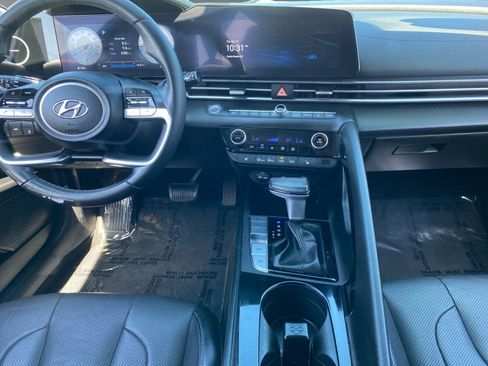 Used 2023 Hyundai Elantra Limited FWD image 11