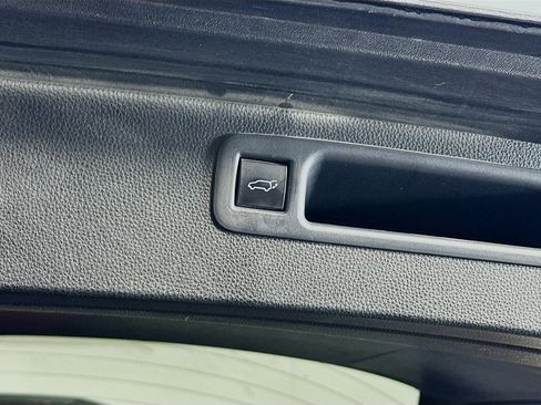 Used 2021 Toyota Highlander XLE image 33